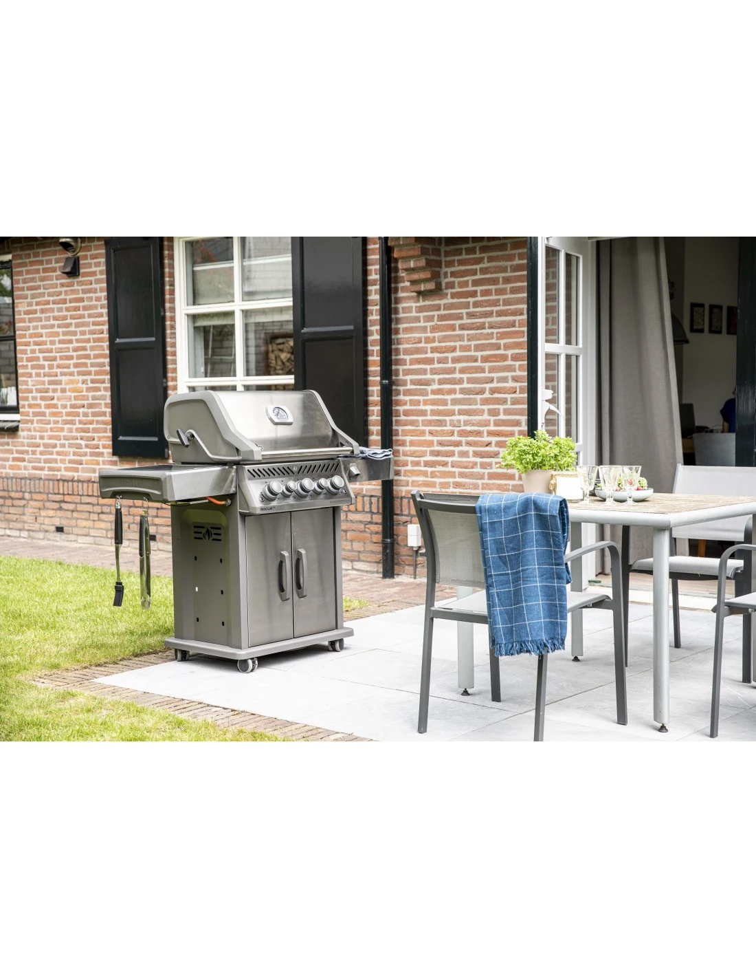 Napoleon Barbecue à Gaz Rogue SE425-1 Inox + Rôtissoire Offerte 3 Napoleon Barbecue à Gaz Rogue SE425-1 Inox + Rôtissoire Offerte – Image 3