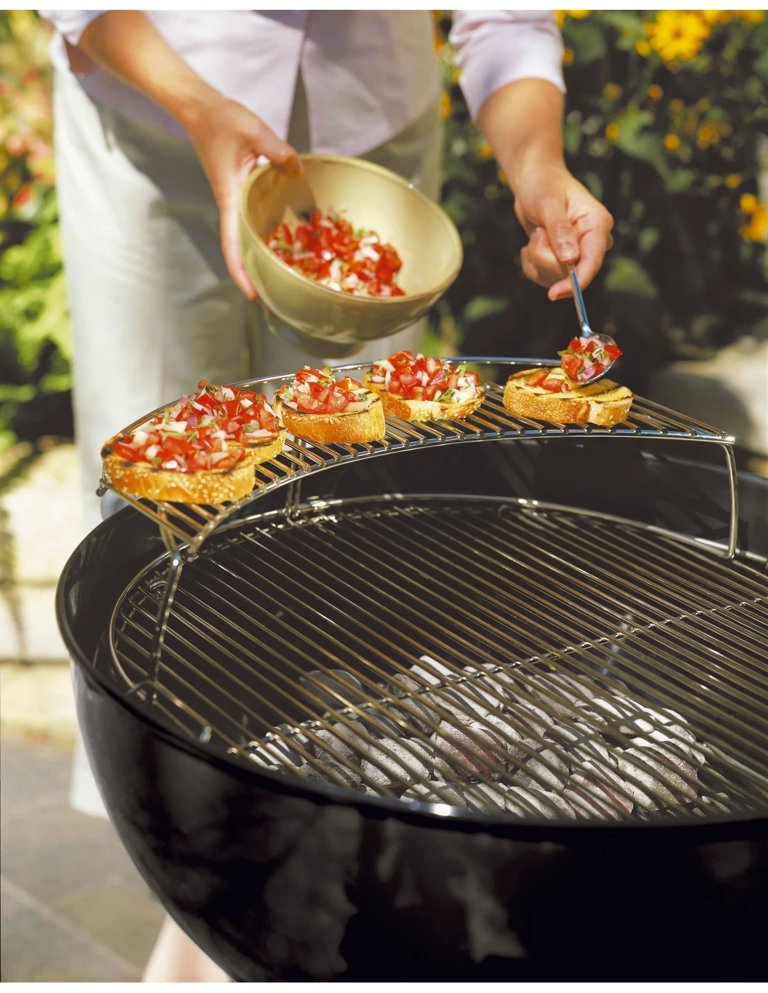 Grille De Réchauffage Pour Barbecues à Charbon Ø 57 Cm - Weber 2 Grille De Réchauffage Pour Barbecues à Charbon Ø 57 Cm - Weber – Image 2